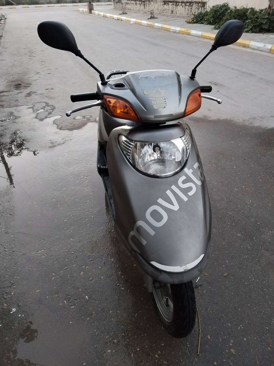 دراجة هوندا سبيسي ياباني دراجة استعمال شخصي مكينة مامفتوحة وخرسة ماتسمع صوتها ناعمة حيل ومداريها بلدهن كله اصلي وابدلة بين فتره وفتره مااخلية يطول ومبدل الها باتري ودهن جديد سلف نكرة دراجة مستقره خير من الله مامتعوبه اشتريتها رمبة قبل سنة ونص للدورات يعني حته ماطالع بيها هواي ومركضها سعر 950 الف دينار تواصل ***********
