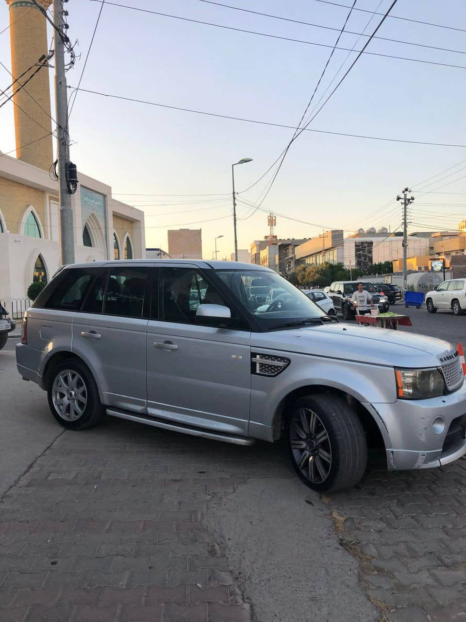 کوردی  200#
فرۆشتن 
ڕەنج ڕۆڤەر : گاز 
مۆدیل ٢٠١١ زەمان
بێ سبوغ , ٢ جێ تعدیل
بێ ناو , بێ ئێڕباگ 
مەکینە / V6 سوپەر , گاز 
گێڕ و مەکینە کەپس 
ڕەقەم و سەنەوی نوێیە 
ڕۆیشتن / ١٢٩ هەزار کم
مواسفات / فوول بێ سلایت

ناونیشان هەولێر 
مۆبایل / ***********واتساب
نرخ /  ١٠٥ $ 

عربي 
فقط بيع 
رنج روفر 
موديل / ٢٠١١ ظمآن 
محرك / كاز 
حجم المحرك / V6 super
محرك كبس مامفتوح
رقم اربيل سنوية جديد 
ماشي ١٢٩. ألف كم 
بدون صبغ بدون ايرباك 
شوية تعديلات بي 

سعر / ١٠٥ $ 
عنوان اربيل 
موبايل / ***********واتساب أربيل, العراق
