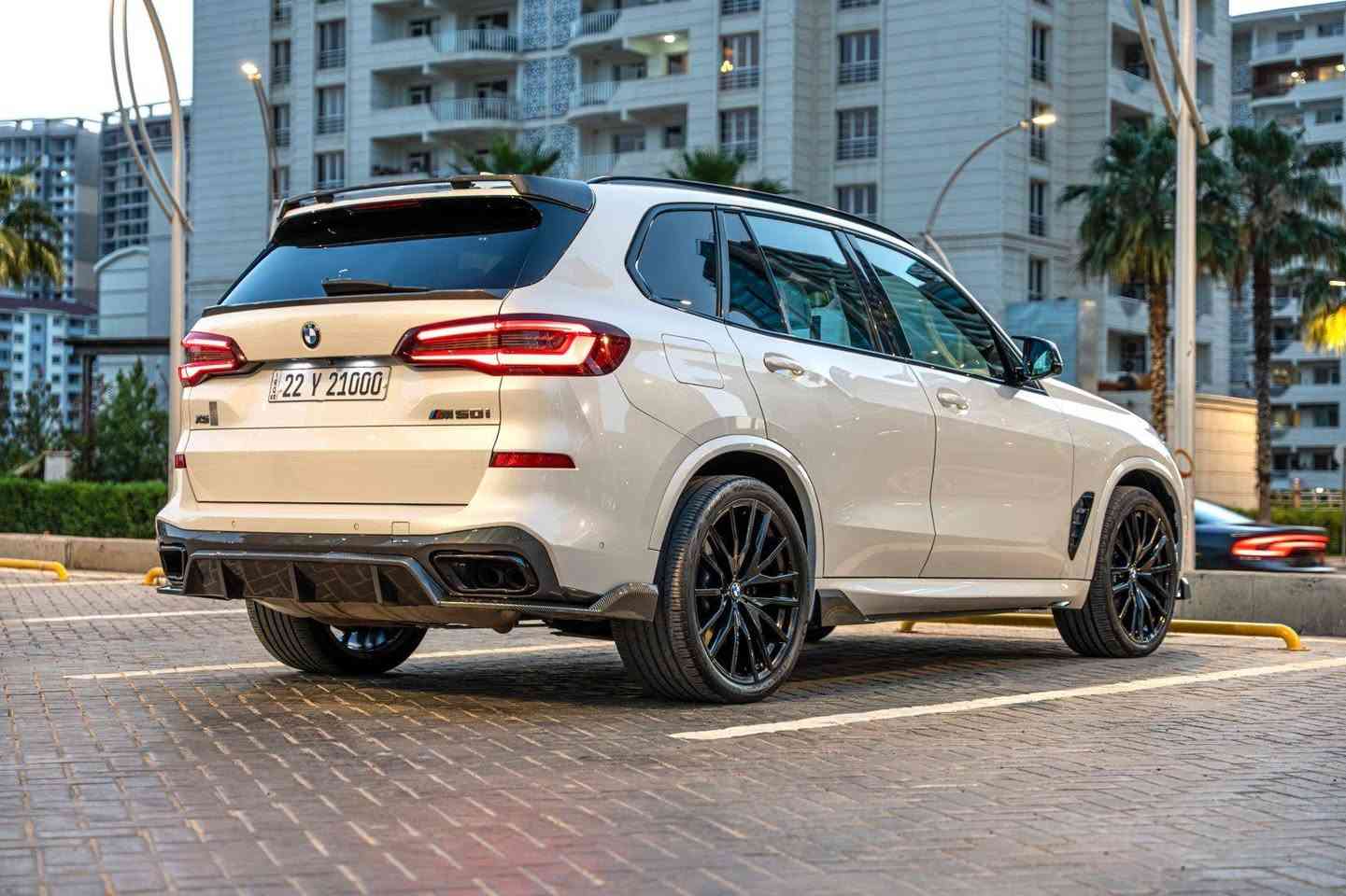 بي   ام دبليو 2022 BMW X5 M50i 
٨ سلندر توين توربو 
ماشية ٧٥٠٠٠ كم 
مغلف PPF بالكامل 
فول مواصفات 
داخل احمر لونين بلادي 
بانوراما 
كاميرات ٣٦٠ 
رادارت 
مقاعد هيتر + تبريد 

🟪 السعر  :: الطلب في التعليقات ويوصلك مباشرة ✍️ 📩

سماعات harmon/kardon 
صندوق كهربائي 
عليها اضافات كاربون فايبر : لحية + دفيوز + دوسات + سپويلر 
قطعة وحده صبغ بدون دواخل بدون ايرباك 

رقم صاحب سيارة
***********
