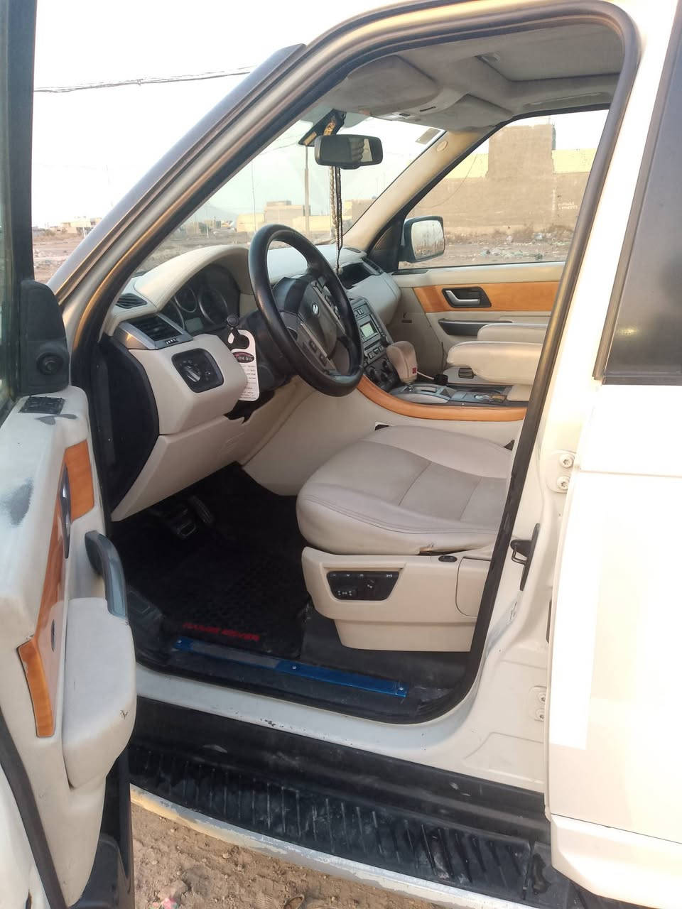 سلام عليكم رانج الوفر 2008 سياره خليجيه سيارة مفوله مكلف بل نشرر ***********
***********
