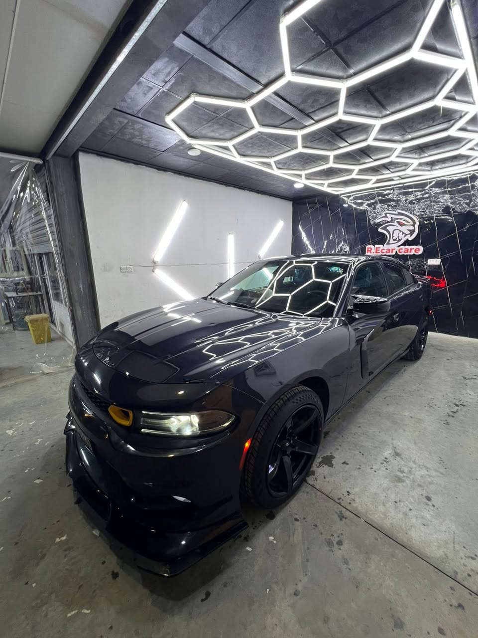 جارجر sxt 2018
رقم ديالى دولي باسمي 20 سنويه وهزه ٢٠٢٥ 
مواصفات الجارجر المعروفه 
سياره حلوه ونظيفه ومتصرف عليها دينار
صدر امامي خلفي جديد 
مكاني ديالى بلدروز 
***********
السعر 175 وبيه مجال للطيبين
