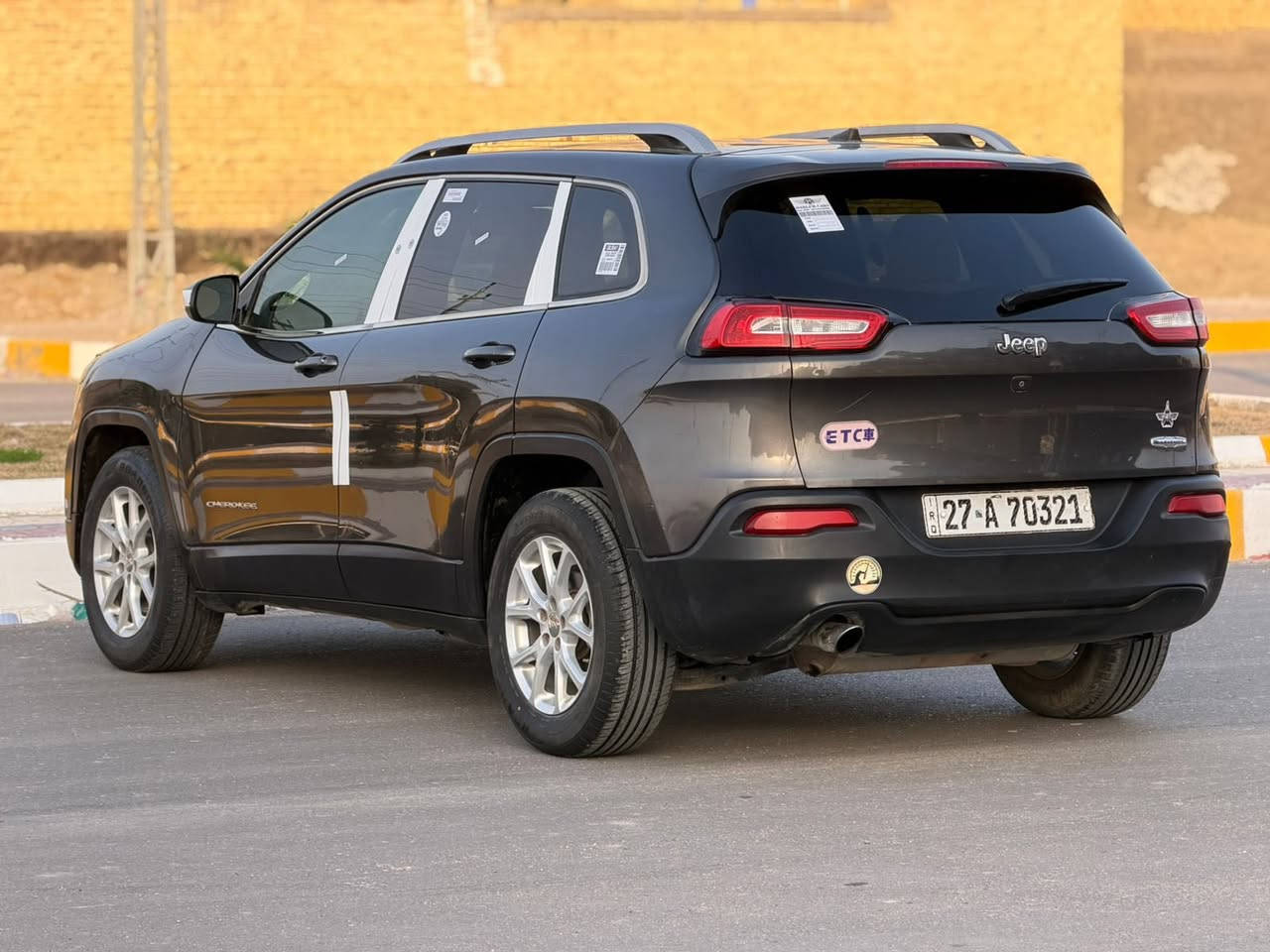 للبيع والمراوس جيب بزون م 2017 وارد امريكي حره تحويل بسمي مشروع وطني
ضرر جاملغ وبنيد وباب صبغ مواصفات
شاشه كبيرا كامرا دوار بلاجكترات لايت 
زنون مكينه 2400 مكفوله السياره جاهزه
الاخير المكان ذي قار مركز السعر 118 وبيه 
مجال الاستفسار النتصال ع رقم ***********
