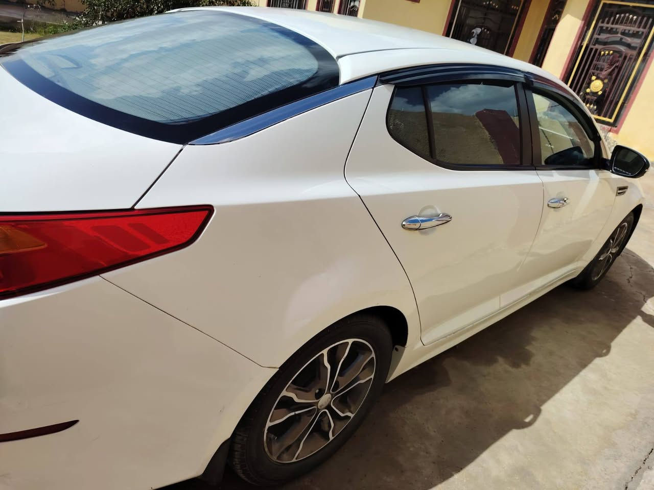 السلام عليكم 
اوبتيما 2016 خليجي رقم بغداد باسمي لغايه 2027 سياره ماشيه حقيقي 135 من تعبر ال 120 يدك الجرس سياره حلوه ونضيفه مال جناي سياره مكينته شوي بيه ضعف والباقي مذكور بالسونار مواصفات السياره تبريد قطعتين مري شفط سياره جاهزه وخير من الله وكله جديد باتري تخم تاير جديد ادامه جديده السياره خير من الله مشروع وطني سياره عارضه 150 ورقه وبيه مجال بسيط حك الجيه رقم الموبايل *********** وتحياتي للجميع ..
