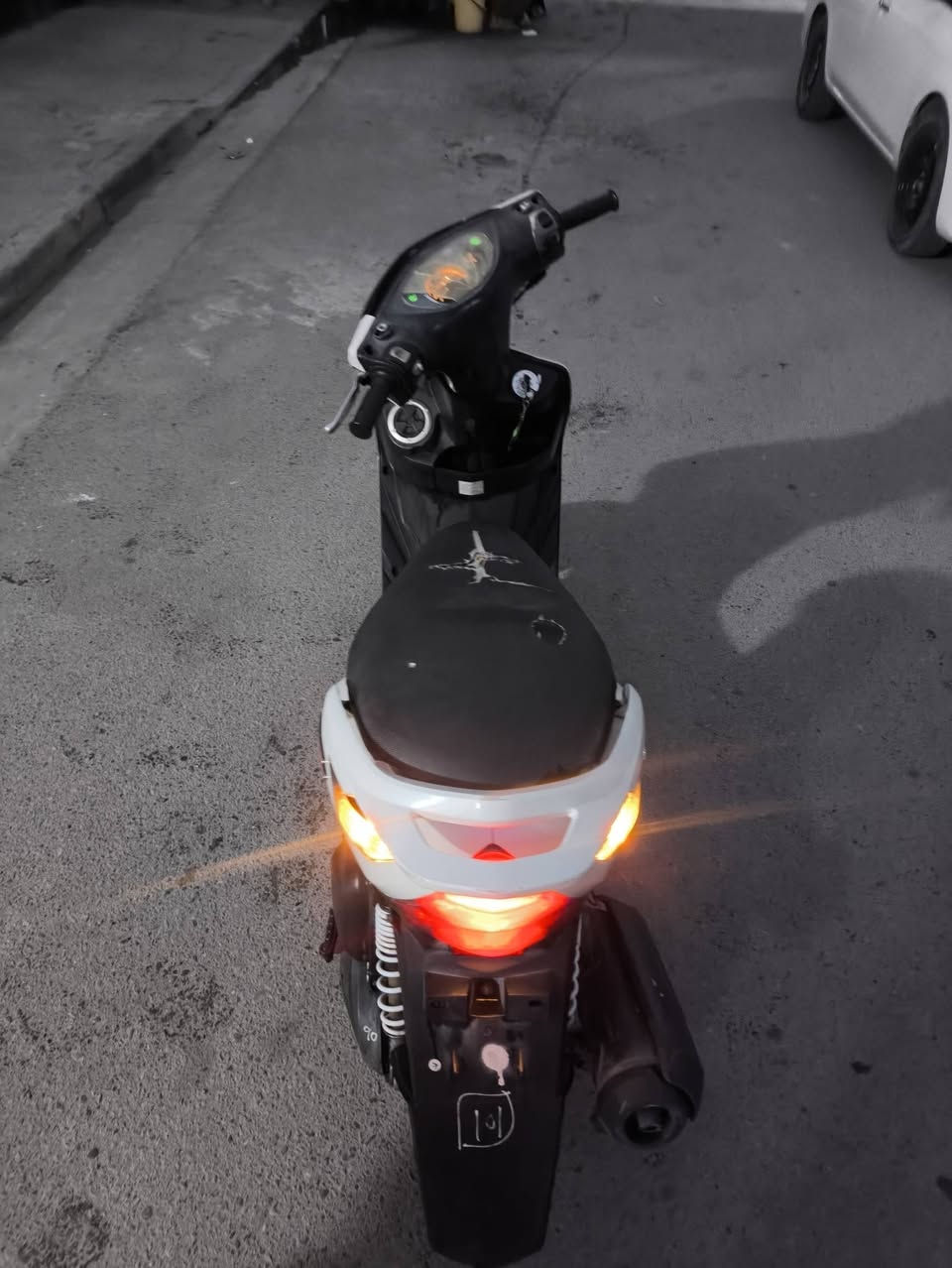 دراجه ثعلب نوزل للبيع. او مراوس بجبلي
مكفوله كفاله عامه قبل 3 اشهر نزلته من الرمبه كلشي مكينه بلاديه كفرات بلادي كهربائيات شغاله نكره سلف بكل وقت سعر 725 وبيها مجال بسيط ما يعجبك السعر اطلع كبل لا تصير لوتي وتكسر بل سعر مكاني الغزاليه شارع المركز 

***********
