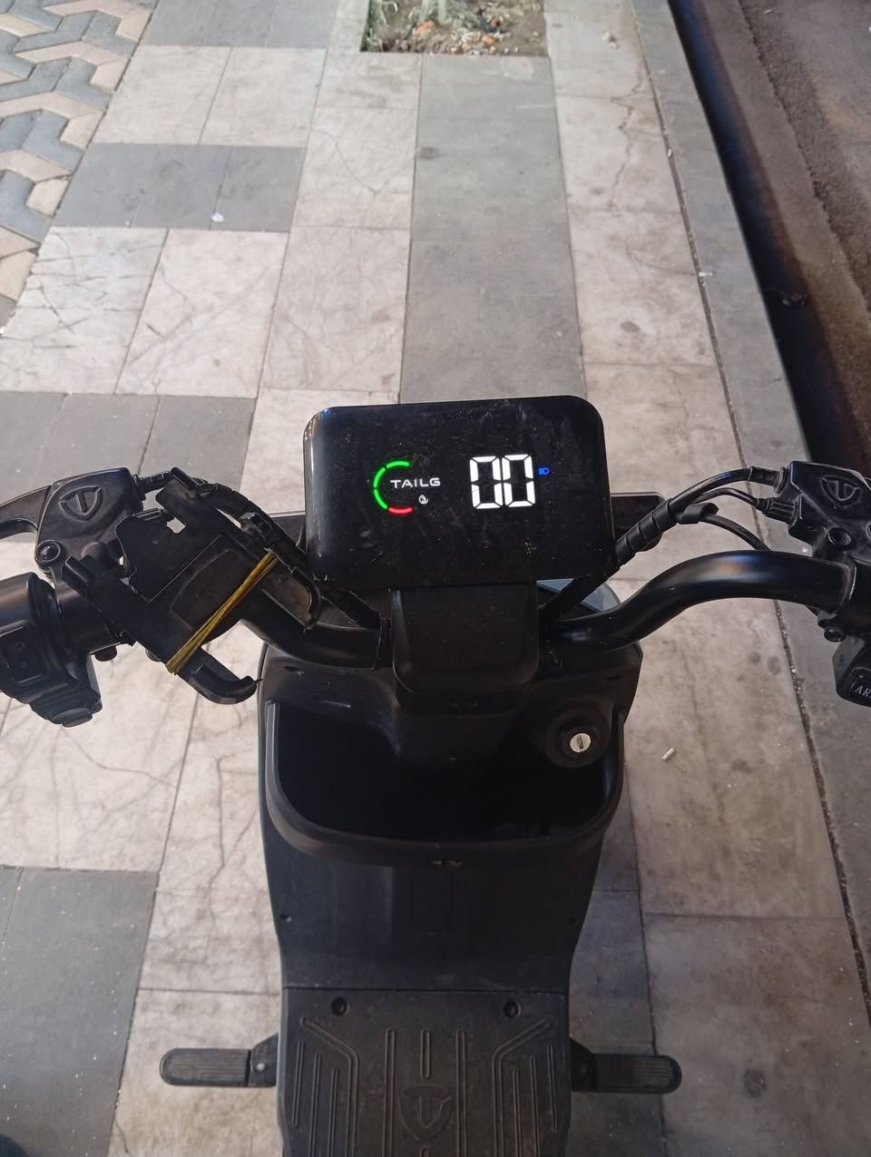 السلام عليكم اخوان دراجة الريان موديل ٢٠٢٥ اربع بطاريات استعمال قليل دراجة خير من الله بيهة بصمة ٢ ومفاتيح ٢ 
للبيع السعر ٣٥٠ وبي مجال للاستفسار *********** واتساب العنوان بغداد كرادة داخل
