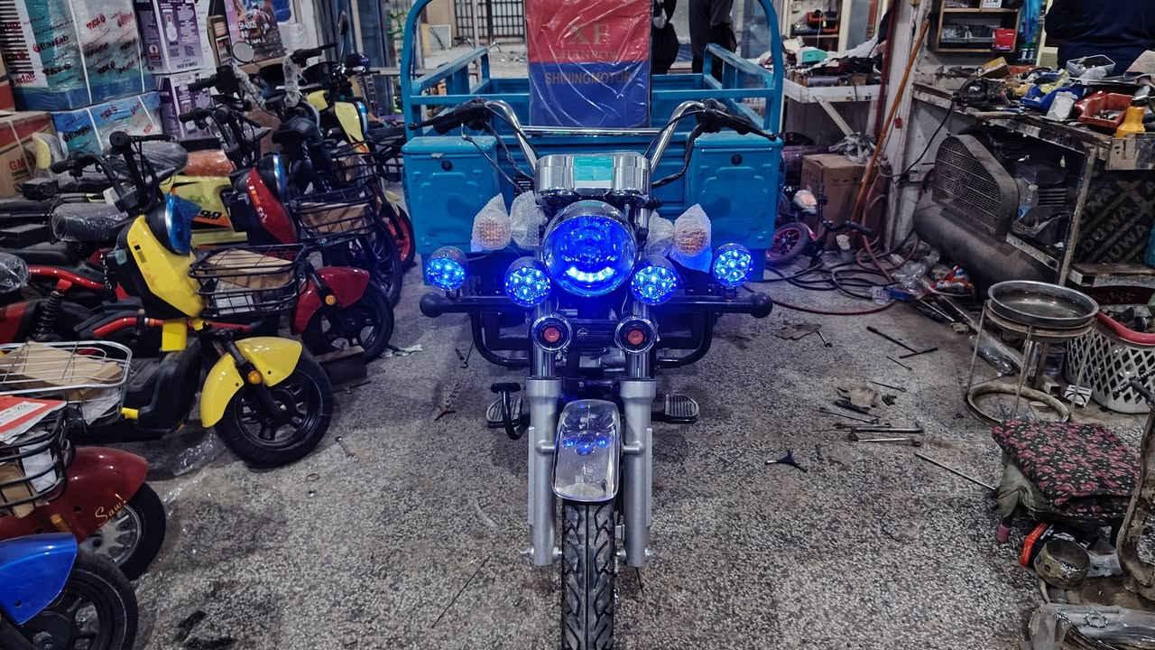 سلام عليكم شباب ستوته للبيع موديل 23 صار لها ساعه من طالع من الوكيل والله العضيم ما ماشيه كيلوين أوراق اصولي  مكاني حله سياحي هذه رقمي ***********
