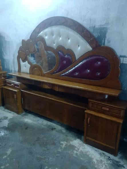 السلام عليكم غرفه سته طابق وربع نجاره نضافه فول العنوان حله شارع ابو القاسم الرقم *********** واتس
