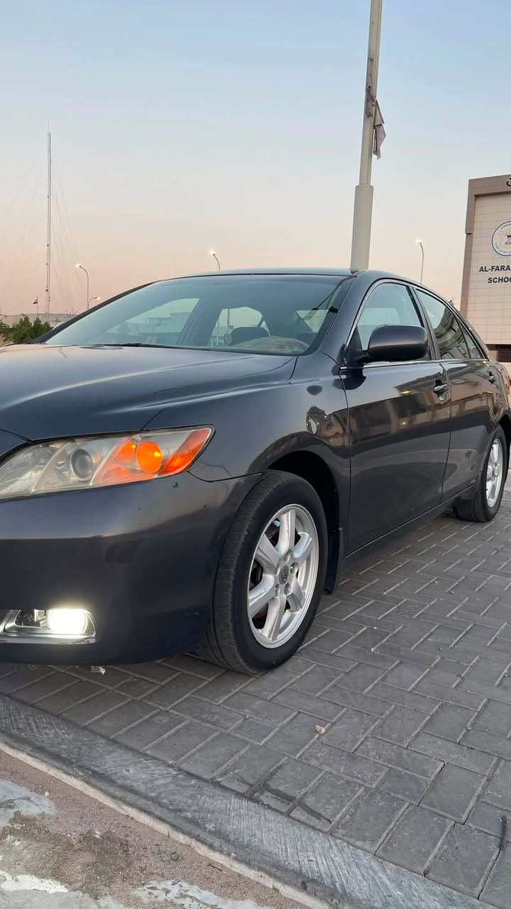 السلام عليكم للبيع كامري 2007 وارد أمريكي صبغ عام حادث جاملغ امامي وطخه جاملغ خلفي بدي شوف العين تجي وتشوفها كلش نظيف ومرتب بديها مكينه وكير شرط كهربائيات كلها كامله حداديه نص عمر رقم بغداد راعيها ابغداد ويريد تحويل خلال هذا الأسبوع يعني تاخذها تحول كبل شاشه أندرويد كأمره خلفيه كشن كهرباء نواقصها 
التبريد من توكف يبوخ من تمشي شرط ثلج 
العينه (الكيجات) مرات تشكل فقط غير هذا مابيها نقص اطلع بيها وين ماتريد ونصبتها تخبل بديها صافي موس وناعمه وحلوه السعر 75 وبيها مجال كلش قليل وهذا رقمي *********** مكاني بصره
