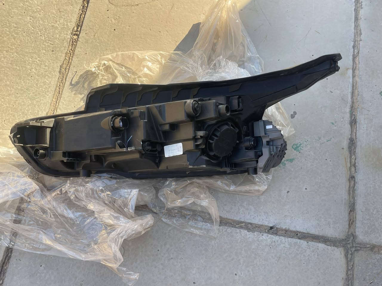 سلام عليكم
لايتات اربع عدسات اصلي تفصيخ امريكي لد برتقالي
وتك ثلث عدسات لد برتقالي امريكي اصلي
بعدهم. لك مال موديل 24  لحد ل21
***********
