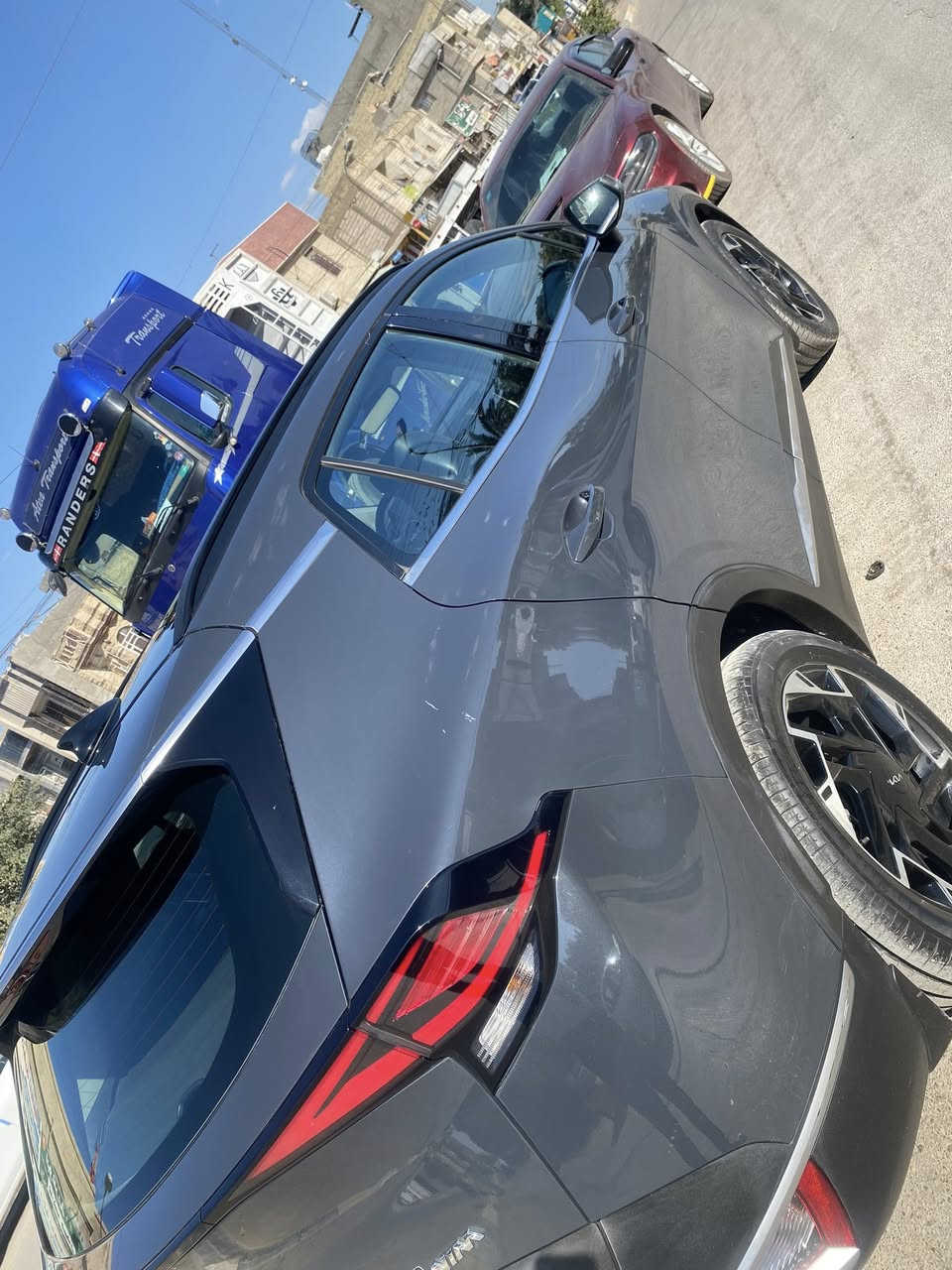 كيا سبورتج مديل ٢٠٢٣ وكاله خليجيه 
ماشيه ٤٠ الف فول موصفات بنوراما 
تبريد كشنات وتدفه مواصفات جيتي لاين 
للاستفسار *********** بسمي سياره لون مميز
