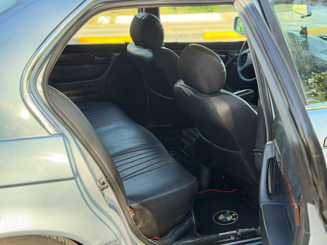Bmw 730
8 سلندر مسكر
1992
كير جديد قبل اسبوع مشدود 
مكينة مكفولة من التبخير والتنقيص ١٠٠/١٠٠
صدر امامي جديد ١٠٠/١٠٠
صدر خلفي جديد ١٠٠/١٠٠
تبريد ويا السويج ثلاجة❄️🧊 
فتحة بالسقف جام ينزل ويصعد ويا السويچ
وارد ياباني 
مصبوغة عام للجمالية  بيها طخة بالبكلايت الخلفي مصلح بدون صبغ فقط مكحل 
صاحبها الشرعي موجود 
سنوية لـ ٢٠٢٧ تحويل ثاني سنوية مشروع وطني  يوم جاهزة السيارة على اخر حبة
العنوان بغداد حي الجامعة

0777 329 0319
