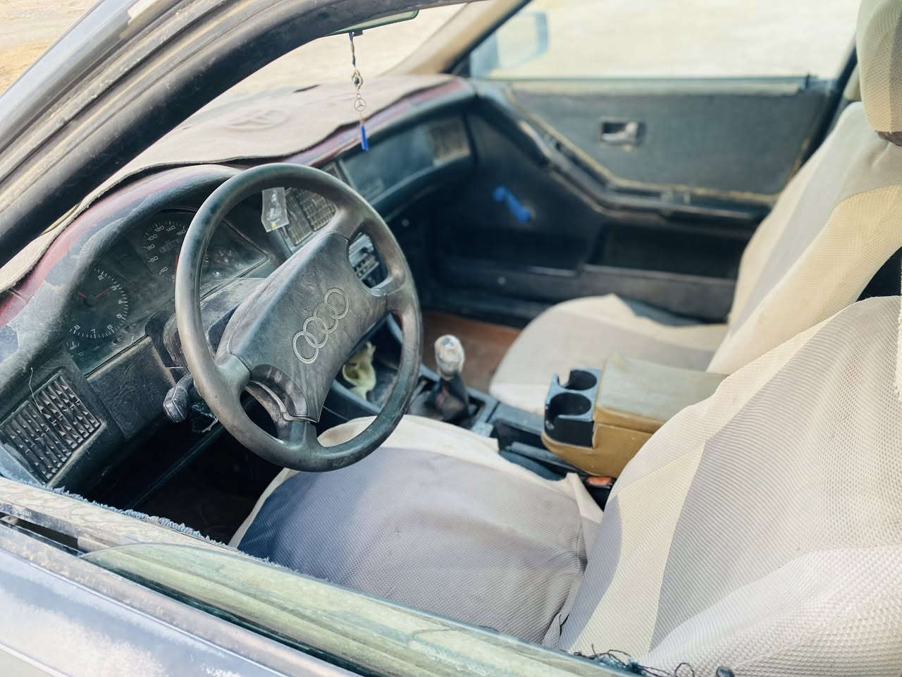 السلام عليكم
سياره اودي للبيع مديل 92 جاهزه من كلشي 

كير محرك تخم تاير حداديه جديده منضومة زنون 

رقم بصره معاملتها كامله 

كهربأيات كامله

السعر 24 مع المجال 

هاتف : ***********

المكان : سماوه قضاء الخضر

