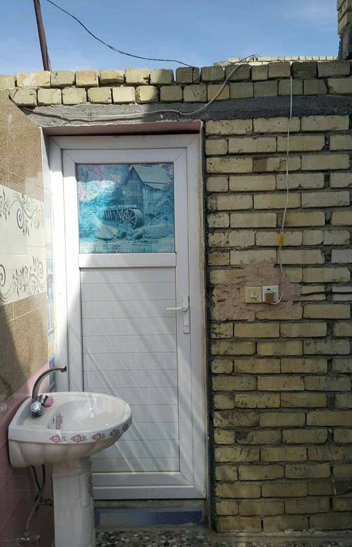 السلام عليكم
ليت للبيع منطقه ضياء الحلفي 
5*20..طابق واحد 
البيت جاهز ونضيف عالي عل شارع 
مدخلين عل استقبال وعل ممر 
وصاله وغرفه اخيره وصحيات داخليه و خارجيه وسطحين وبيتونه شتايگر
واتساب ***********
