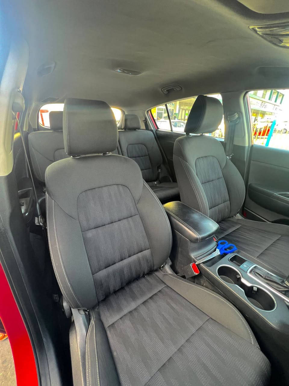 السلام عليكم كيا سبورتاج 2017 خليجي سيارة جديدة ع وضع الشركة ماشية 118 الف نضيفة بمعنى الكلمة بيها بابين صبغ بدون حادث والباقي مكفولة سيارة جاهزة مكينة كير حدادة تبريد تخم تاير السعر 137 العنوان البصرة المعقل رقم الهاتف *********** البصرة, العراق
