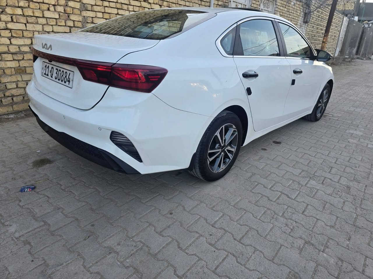 السلام عليكم
للبيع  كيا سيراتو خليجي 

موديل 2024

 حجم المحرك 2000

 ماشيه ٤٠الف 

موصفات فتحه سقف فول تحكم استرين -تبريد خلفي- داخل بيجي-دبل لد امامي- ويل كب-حساس خلفي)

 رقم بغداد 

 السياره مكفوله عام ماعد بارد بصيط كلش بل باب اليمن فقط 

 مكانها سماوه رميثه 

***********
***********
سعر ١٨٤
