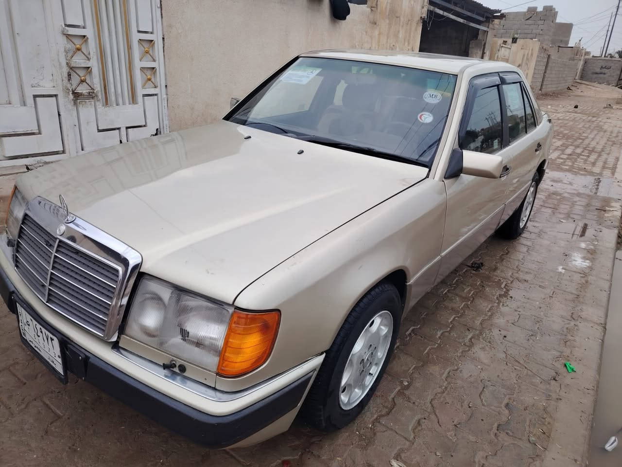 مارسدس دب 300مديل 91فول شغاله رقم بغداد كل نقص مابيها صبغ عام جماليه *********** مكلف بنشر رقم صاحب سياره
