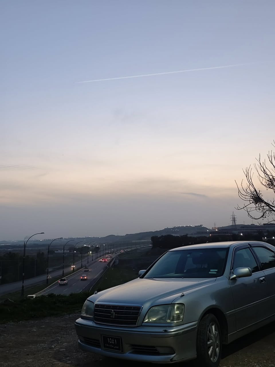 مەلیکەی مووس ناوزەرد
مەکینەبچوکی دیفۆڕ 

یەک پارچە بۆیاخی هەیە
کۆدی بۆ کراوە
بۆ فرۆشتن گۆڕینەوەیش دەکەم 

***********
