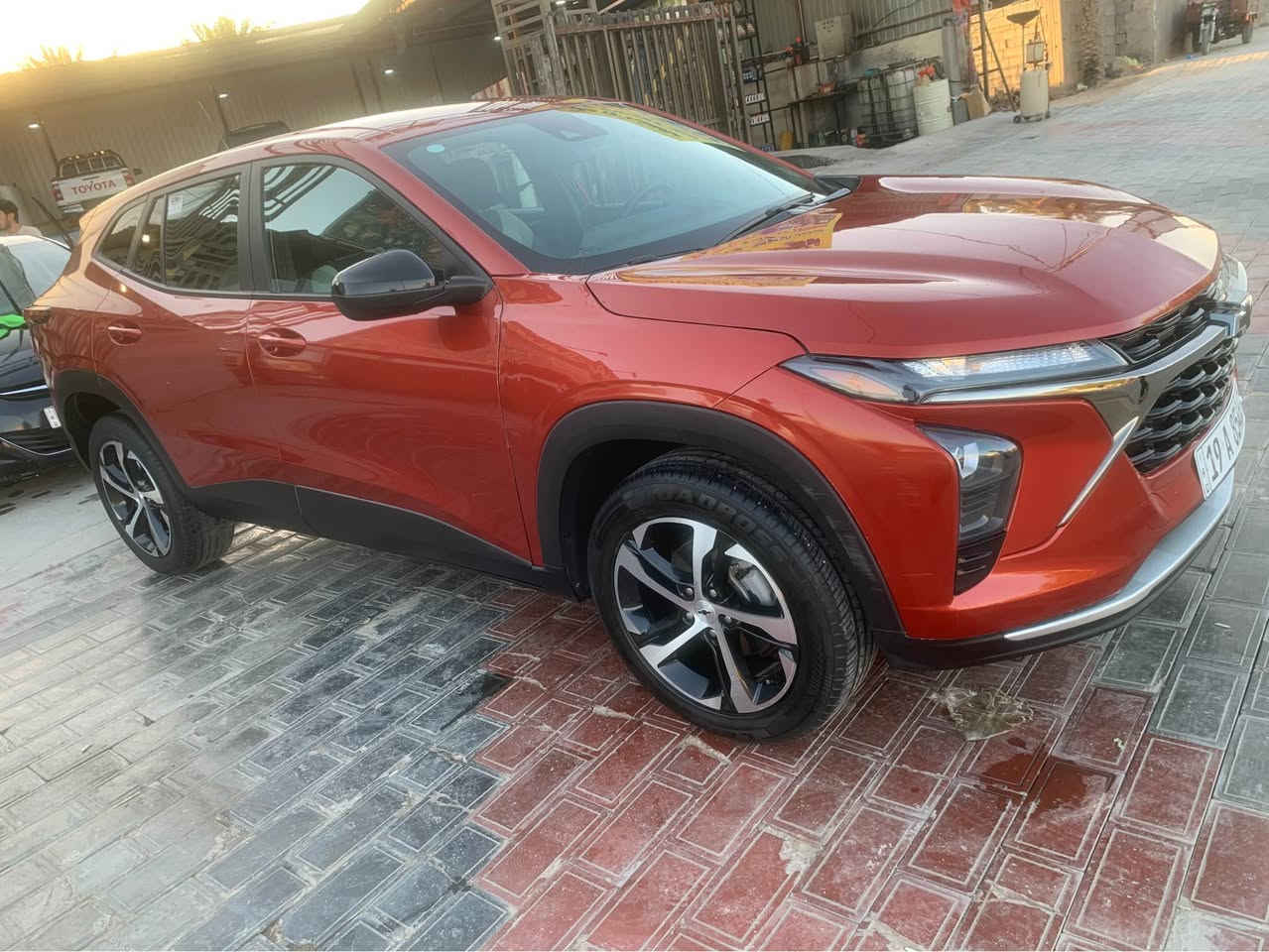 شيفورليت تراكس RS موديل 2024 للبيع، السيارة ماشية 26 ألف كيلو فئة RS الرياضية بشكلها الهجومي المميز وتجي بمواصفات كاملة منها مثبت سرعة (Cruise Control) للطرق الخارجية وشاشة داخلية كبيرة تدعم كاربلاي (Apple CarPlay) وأندرويد أوتو لاسلكي ونظام تنبيه مغادرة المسار والتحذير من التصادم الأمامي مع كاميرا خلفية دوارة وحساسات وتحكم ستيرن كامل ولايتات LED أمامية وخلفية، المحرك والكير والتبريد كله مكفول وجاهز يعني تصعد وتتوكل، السعر المطلوب 153 ورقة وبها مجال للشراي الطيب، السيارة موجودة بـ كربلاء وللشراي يتواصل وياي ع الخاص.

رقم التواصل *********** كربلاء, العراق

