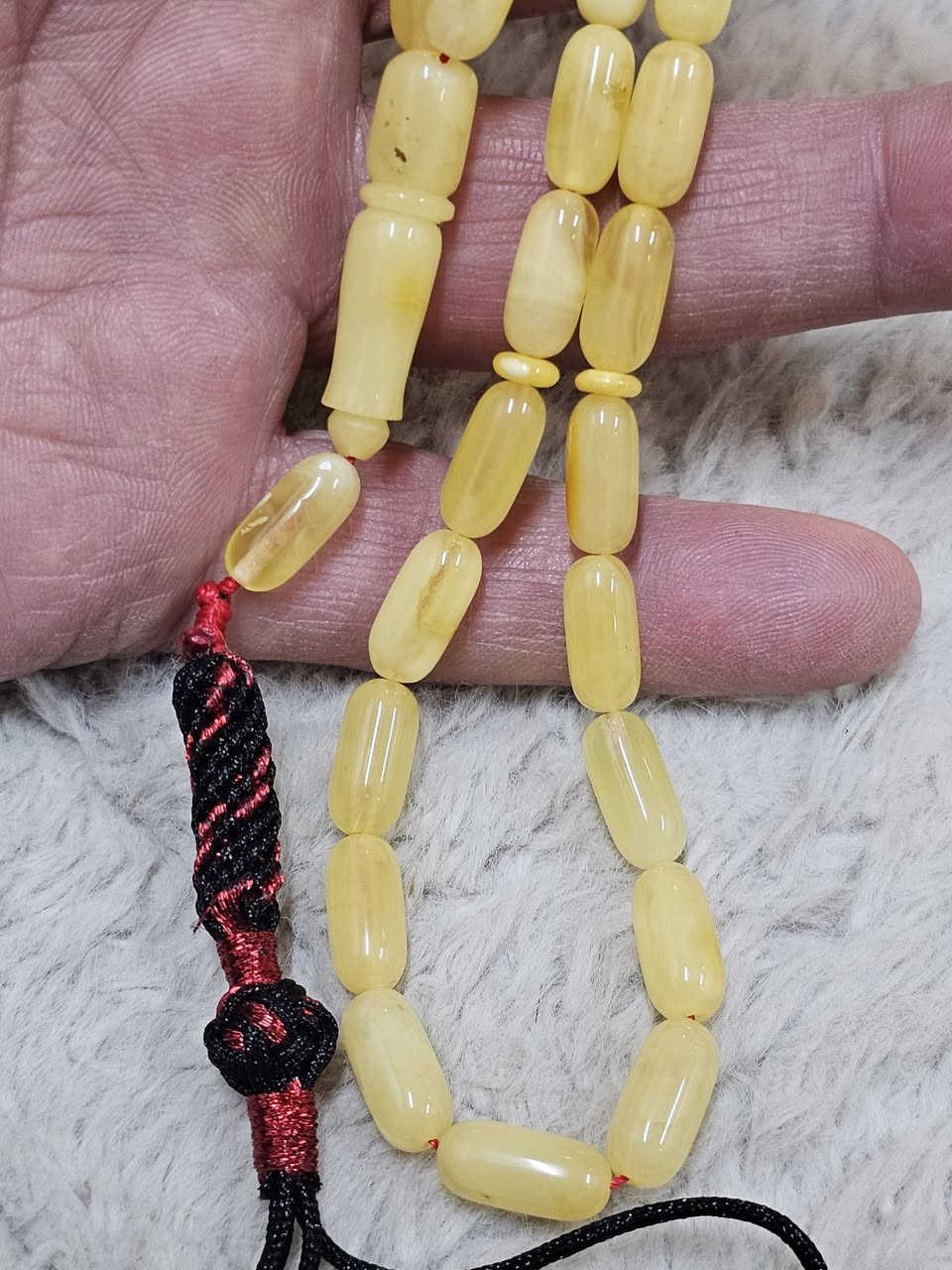 لعشاق النواعم ... لعشاق المسابح الكفيه
مسبحه من كهرب بحر البلطيق الحر الطبيعي الصافي مسبحه جيب او كفيه بجراخه صنوبريه شرط وضمان مدى الحياة بأصالة الخامة لاكبس لاضغط لا مسال لامعالج لاكهرب صيني 
وزن ١٣ غرام ٣٦ حبه قياس ٦×١٢.٨ ملم كركوشه اماراتيه


**إذا كنت صاحب هذا الإعلان وتريد حذفه لأي سبب، رجاءا أرسل رسالة إلى الدعم الفني**