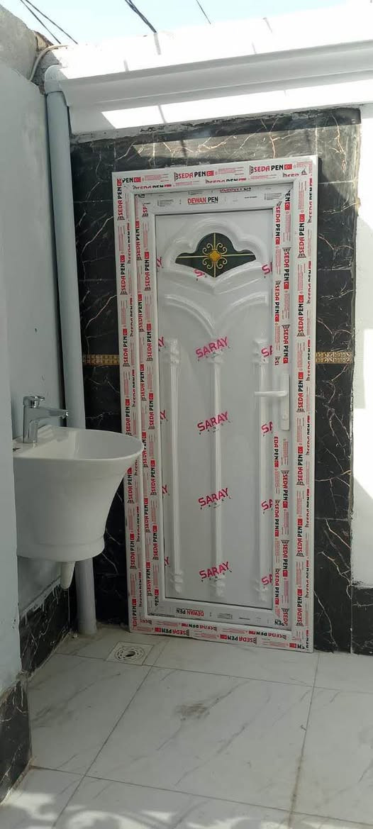 ُسر مكتب ولاية علي للوساطة إعلام متابعينا الكرام عن توفر دار للبيع بالمواصفات التالية:

📍 الموقع: حي السلام – خلف شارع المطبات مباشرة
📐 المساحة: 100 م²

🏠 تفاصيل الدار:
 • الطابق الأرضي:
 • غرفة نوم
 • صالة
 • مطبخ
 • استقبال
 • صحيات داخلية وخارجية
 • الطابق الثاني:
 • غرفة
 • صالة
 • حمّام
 • السطح:
 • سطح صب مسلح

✨ ملاحظة: الدار مرمّمة بالكامل وجاهزة للسكن

📞 للاستفسار والاتصال:
 • ***********
 • ***********
 • *********** النجف, العراق
