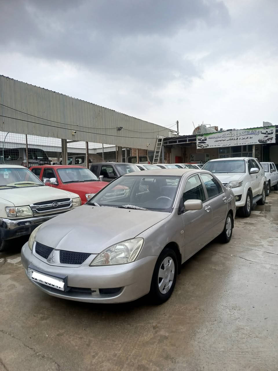 سڵاوی خواتان لێبێ 👋
لانسەر 2007 بۆ فرۆشتن 😍
پێش و دوای کەپسە لەسەر دەقی شەریکە ماوەتەوە
نوقسانی نیە زۆر پاک و جوانە 
یەک پەڵە بۆیاخ و کاڵبونەوەیەکی کەمی هەیە بێ ناو گرتن 
دەعمی نیە مەسرەفی نیە
 جام و ئاوێنە کارەبایی قفڵ مەرکەزی 
سپێری شەریکەی تیایە 
مەکینەی بچوکە و بەشەرت بەنزین زۆر کەم دەخوا سەنەوی تا 2030 تازەیە
ماشااللە سەیارەکە زۆر پاکە و جێ استفادەیە
لەسلێمانی.
تەنها جوابی تێل ئەدەمەوە تکایە 
نرخی : 69$ کەمێ مەجال
***********
