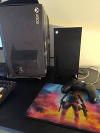 للبيع Xbox Series X - وحش الألعاب بقمة النظافة 🎮 المواصفات والحالة: ​ا...