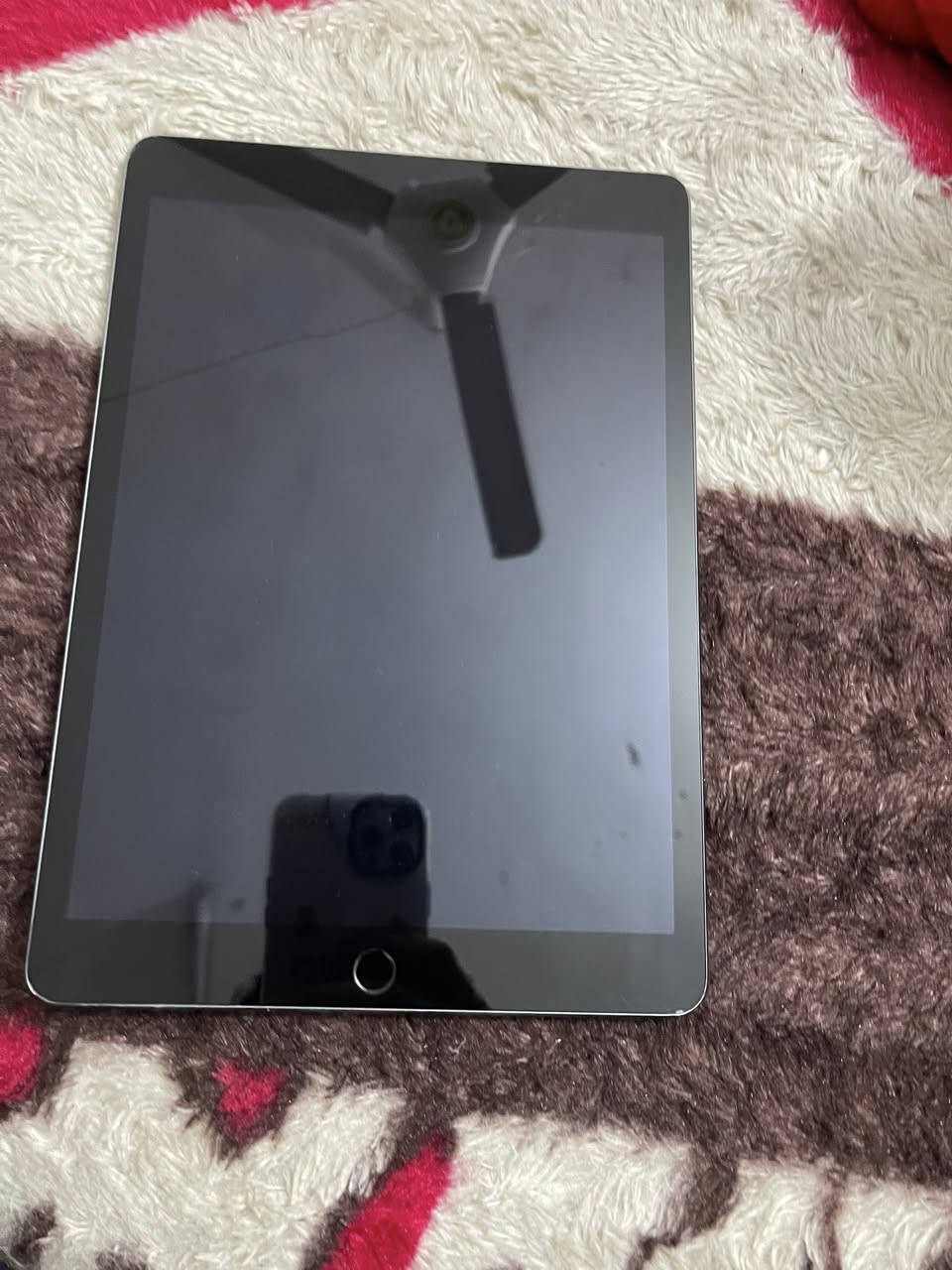 سلام عليكم ايباد 9 ذاكره 64 للبيع  السعر250     //*********** بغداد حي القاهره
