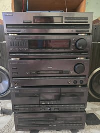 اخوتي سماعات حجم 100w والسستم حجم160 مع محولة 220يعني ع كهراء الطبيعية...