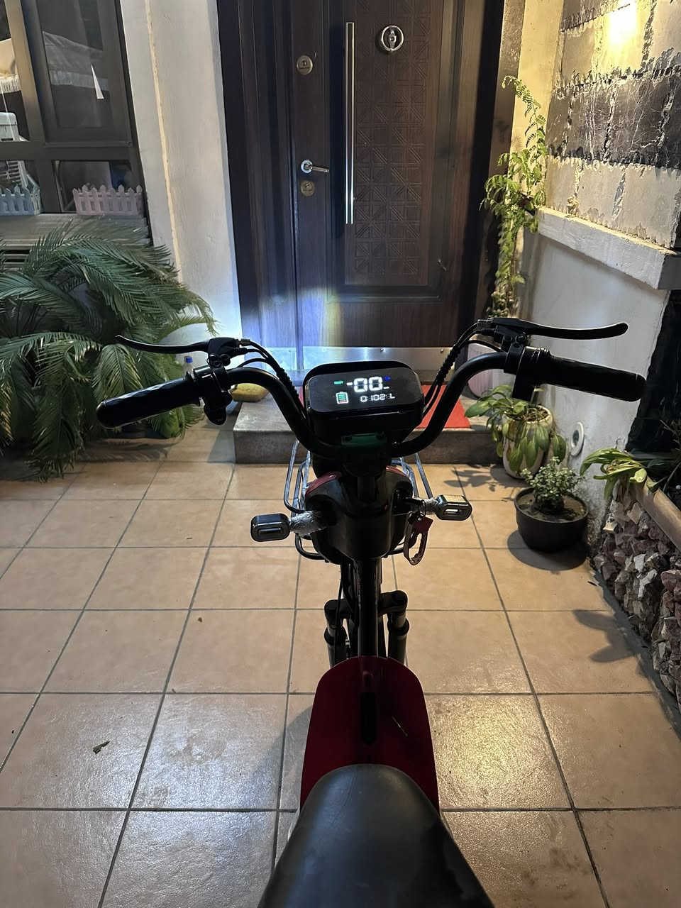 سلام عليكم دراجه شحن للبيع الدراجه كلشي مابيها وعلى حطتها اي نقص مابيها الشاحنه مالتها موجوده كلشي موجود معروضه 
400 وبيها مجال ولحد يكسر بلسعر فدوه اروحلكم مكاني بغداد *********** و٣ نمر الدراجه وسرعتها الحد الاقصى 40 موديل 2025
