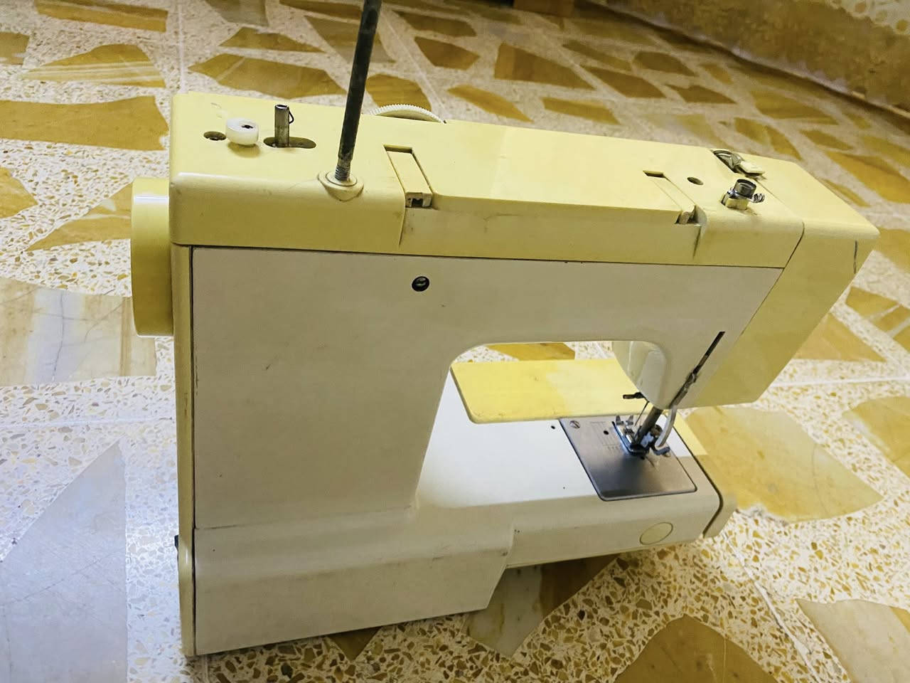 السلام وعليكم مكينت خياطه لالبيع او ڤر 15نقشه بيه التواصل عل رقم ***********
