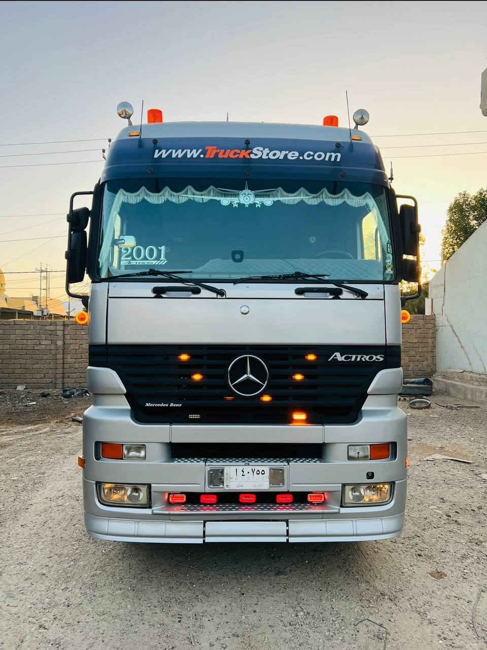 السلام  عليكم
للبيع موديل 2001
حجم 1843
رقم نينوى الماني بأسمي شرط التحويل 
مربوطة فلات ذات جوانب متحركة 
السعر 210 وبيها مجال 
المكان الموصل 
***********
