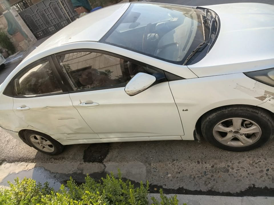 السلام عليكم
سيارة اكسنت موديل 2013 خليجية ماشية فقط 200 الف جاملغ فقط مبدل
السعر 90 ورقة
رجاءاً للجادين
***********
