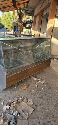 للبيع عارضة آيس كريم حجم كبير حجم كبير. دبل مروحة. استعمال قليل وبحالة...