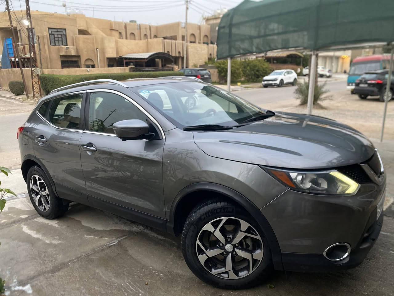 نيسان روج سبورت 2017 وارد امريكي (وجبة الزيرو)  بيها قطعتين صندوق + باب السياق صبغ امريكا بدون معجون وبيها قطعه جاملغ الامامي اليمين اثر طخه بالعراق
مواصفات SL فول للاخير
شاشه جبيرع +اربع كامرات (بلادي)
رادرات 360 + تحديد مسار ورادار تفاعلي 
بصمه تشغيل+ بصمة ابواب + تشغيل عن بعد
فتحة سقف (سلايد)
تدفئة كشنات + تدفئة مقود
فورويل + مود درايف
لد امامي + عدسات زنون + بروجكتر
شاير بالمري
فول تحكم ستيرن
بلوتوث + AUX+ USB
كشنات جلد + مخمل+ كشن السائق كهرباء 
تبريد بيانو + قطعتين امامي خلفي + مناخ منفصل
ويل كب حجم 17
رقم بغداد الجديد بسمي
السياره ماشيه 86 الف كيلو 
سعر السياره 145 وبيها مجال
مكان السياره بغداد حي الحامعه
رقم صاحب السياره (((((((((((  ***********  ))))))))) بي واتساب
