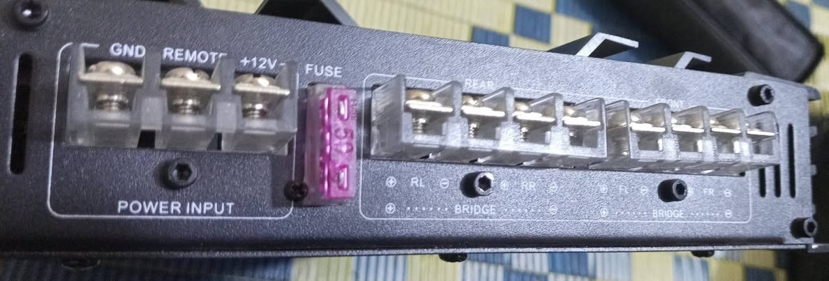 جهاز  صوتيات سياره  جديد  بهذا شكل ماركه 7800 واط  يعني انفجار صوت
(((((مزاد وزاد الله من زاد ))))) توصيل متوفر


**إذا كنت صاحب هذا الإعلان وتريد حذفه لأي سبب، رجاءا أرسل رسالة إلى الدعم الفني**