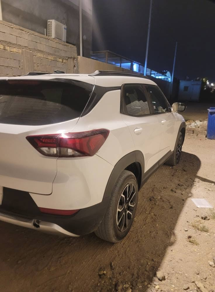 السلام عليكم بلايزر موديل 23 حره تحويل سنويه ل 30 وارد امريكي ضربتها بنيد وجاملغ صفحت السايق سعرها 135 
مكاني ابو الخصيب *********** البصرة, العراق
