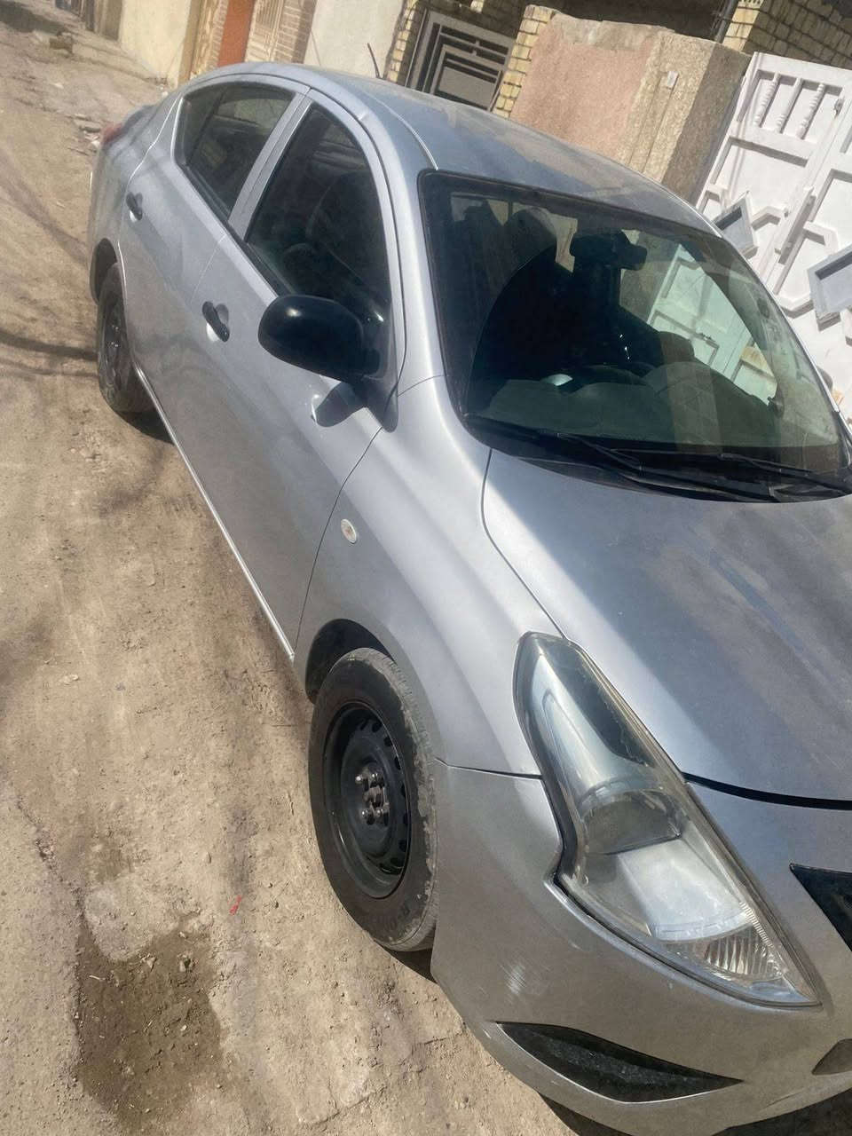 سني هندي 2018 ماشيه 164 اربيل باسمي بيها صبغ 3قطع بدون داخل جملاغات خلفيه وبنيد 
السعر 83 وبيها مجال للاتصال ***********
