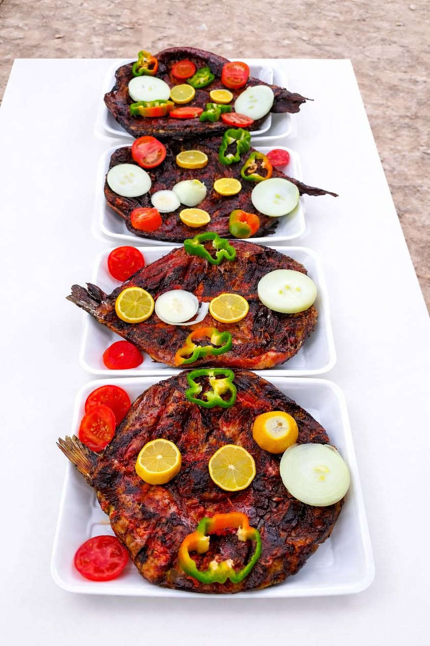 مطعم النجمه  
يقدم لكم المسكوف على اصوله 
دجاج على الفحم يذوب بالحلك 
كل اوزان السمك متوفره شرط 
سمجه مال قفص 
الفجر/ البو سعد/ قرب المركز الصحي 
احجز طلبك على هذه الارقام 
‏‪0 772 450 0739‬‏
‏‪‬‏‏‪0 770 265 3896‬‏
‏خدمه توصيل متوفره
خلال شهر رمضان المبارك متواجدين للساعه الواحده ليلا
