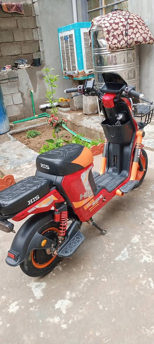 سلام عليكم دراجه شحن  للبيع  موديل 2025
الدراجه جديدة  بعدها بحالت 
للعلم الدراجه بل مطر صورتها يعني دراجه تخبل نضيفه
المواصفات 
5بطـاريـات حجم كبير 
 شاشه ديجيتال
  لايت ابيضّ عالي ناصي
اشارات يمنه يسره جدد 
سويـجات عدد 2 بصمات عدد 2 كارت عدد 2 🪪 
 ستاند جانبي وخلفي 
سماعات عالية بل دراجه
شاحنه اصلي 
 لون مميز 
- دبلات
اطارات 
بـوم عدد 2 
صندوق الدراجه موجود بيها 
نشرات و أضويه ب دراجه
الموقع ديالى  ملعب احمد راضي
السعر 400 بسيط او اي استفسار اخر اتصل على الرقم 
الرقم ***********
