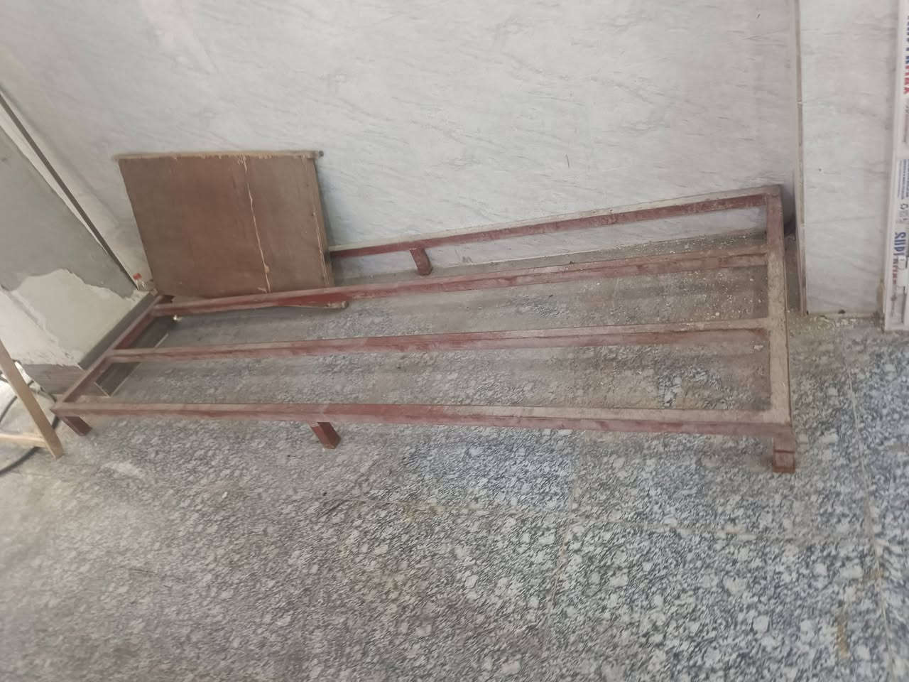 سلام عليكم البيع طاوليات عجانه غراض فرن كامله بغداد زعفرانيه ***********
