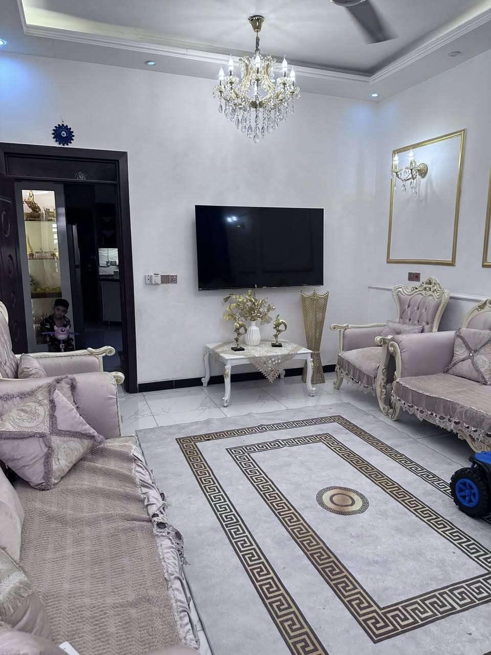 🏠مشتمل  80 متر  للبيع
الموقع الدوره بين الصحه وال60 موقع جداً ممتاز 

بناء حديث 2023 

🏣طابقين   

🌐واجهه 4نزال 18

🌐طابو زراعي اقرار محكمه 25 بأسمي 

🏨 الطابق الارضي يحتوي على صاله ومطبخ وغرفه نوم وصحيات وترك 

🌐والطابق الثاني غرفتين نوم وصحيات 

🏨سطحين وبيتونه 

🏨 عرض الشارع 10 متر  خدمات كامله مي  كهرباء تبليط مجاري 

ملاحظه / البيت يباع مع الاثاث والاثاث كله درجه اولى 

الاستفسار مراسله الصفحه او الاتصال على الرقم 
***********
