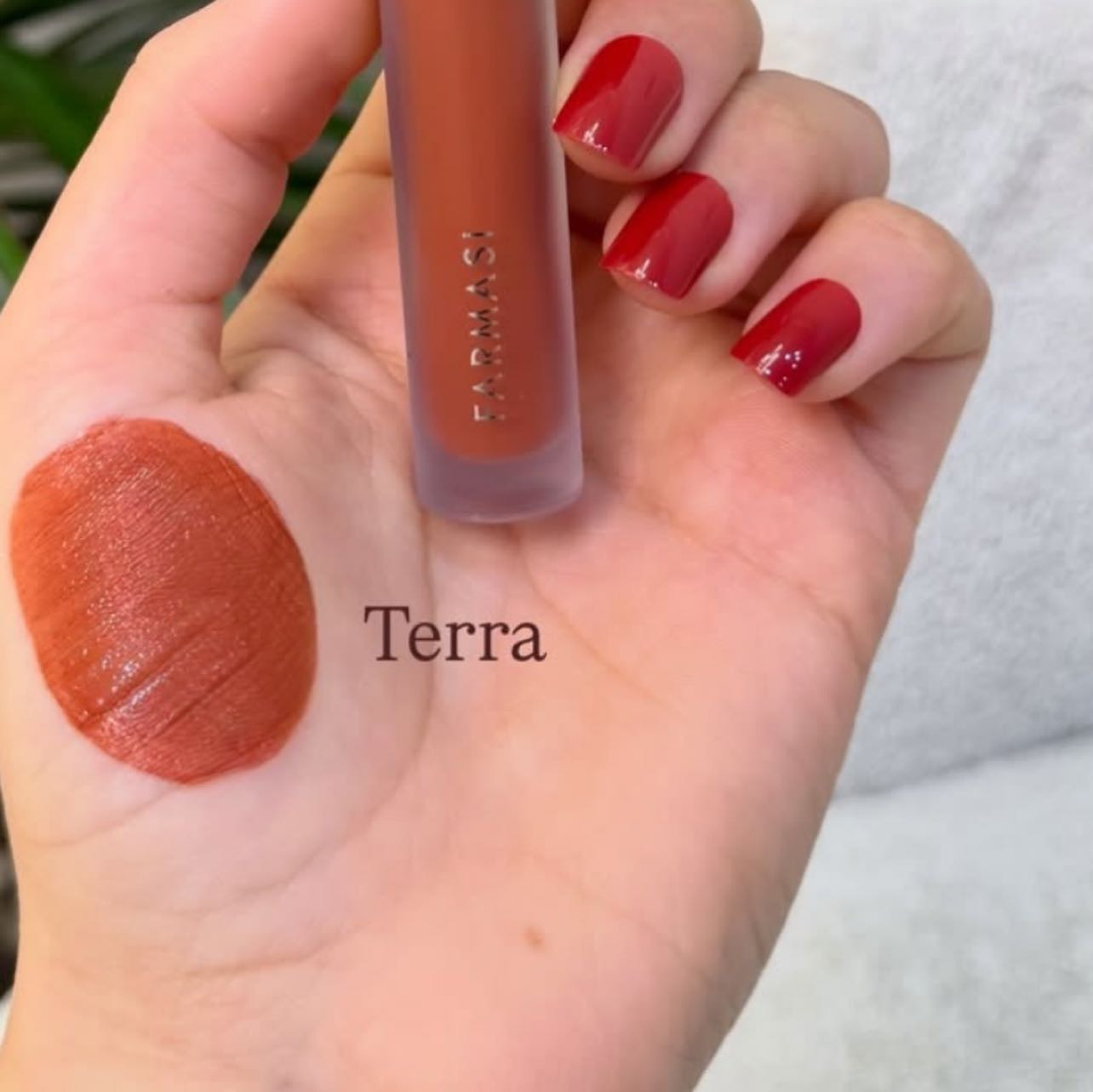 حمر فارمسي✨

قلم شفة سائل من فارمسي بتركيبة سائلة ✨

ثبات عالي تدوم طويلاً دون الحاجة لتجديدها ✨

تركيبة مات (Matte) لمسة نهائية غير لامعة ✨

خفيفة ومريحة لا تسبب ثقلاً أو تشققاً للشفاه ✨

السعر : 6،000

____…


**إذا كنت صاحب هذا الإعلان وتريد حذفه لأي سبب، رجاءا أرسل رسالة إلى الدعم الفني**