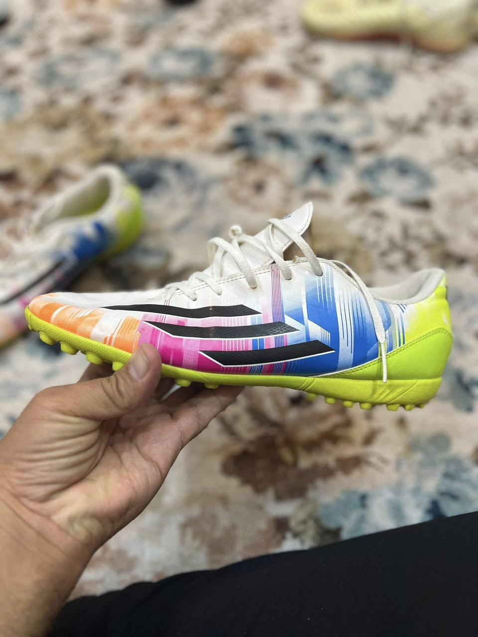 اديداس حذاء ميسي
قياس 44
نظافه فول 
تخفيضات 
40الف مع التوصيل 
للحجز ***********
