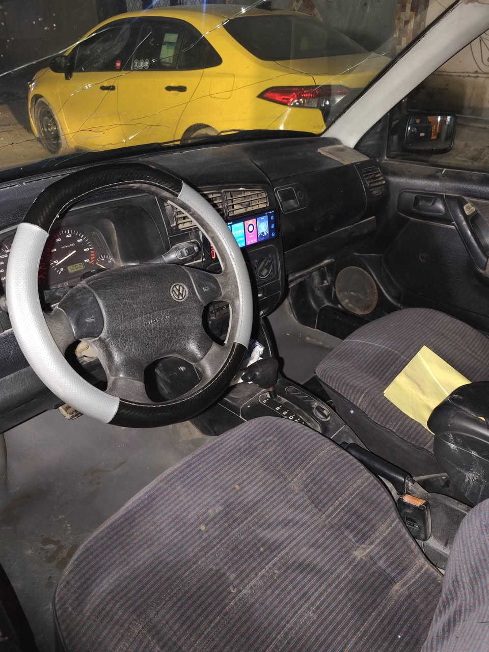 🚗 للبيع: فولكس فاجن كولف موديل 1993 🚗
السلام عليكم شباب، عندي سيارة كولف موديل 92 للبيع، السيارة ما شاء الله مال جنّاي ونظيفة، وهاي كل تفاصيلها:
🌟 المواصفات والمميزات:
التبريد: شغال ثلج ❄️ (انسى حماوة الصيف).
المحرك والكير: مكفولات وبوضع ممتاز جداً 💯.
الجاهزية: السيارة مكفولة وترايها للبصرة (شغل واطلع بيها وين ما تريد) 🛣️.
📝 الملاحظات:
السيارة بيها شوية ملاحظات بسيطة (تُناقش مع الشاري الجاد بكل أمانة).
💵 السعر:
السعر: 38 ورقة (وبيها مجال للشراي) 🤝.
📍 العنوان والتواصل:
المكان: بغداد - أبو غريب.
رقم الهاتف: *********** 📞
