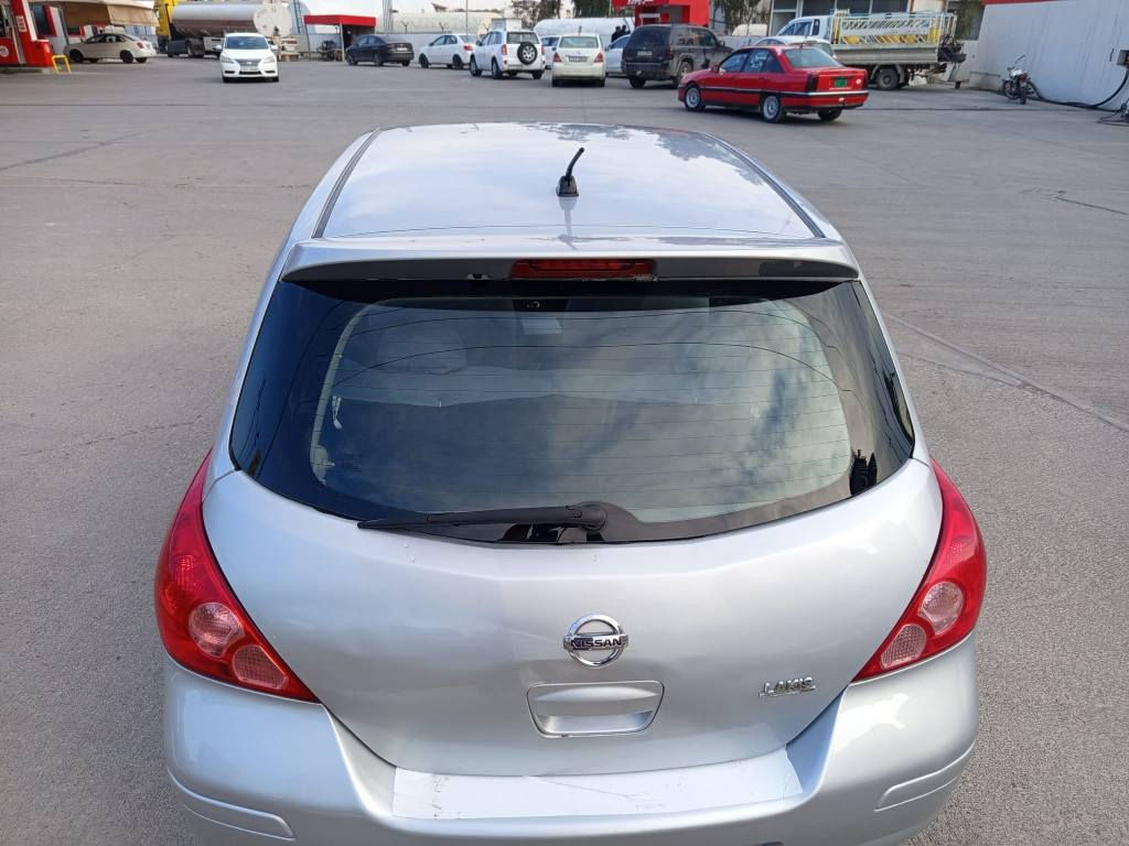 بەناوی خودای گەورە و میهرەبان 
 نیسان ڤێرسا مۆدیل2009 مەکینە 20 ئەمەریکی گێر تۆماتیک چوار جام کارەبا تەبرید سارد و گەرم لایت زینۆن و بلاجکتۆر ویل کەپ ، بێ کالبونەوە سێ پارچەی پێشی بۆیاغە جەمپەکی خەفیفی پێشی هەیە لەگەل دوو بست سندوقی پشتی بێ لێدران، سەنەوی چوار مانگی مایە هەزە و فحسی نوێیە 2027، وەرگەراو و براوە موس بەناوکردن  بەشەرت ، مەکینەی قیچەک سەرف دەکا، گێر بەشەرت، *********** أربيل, العراق
