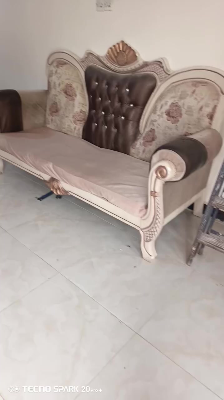 طخم كامل 10مقاعد مصري. خمس قطع السعر 175ناصريه الاسكان الصناعي ***********
