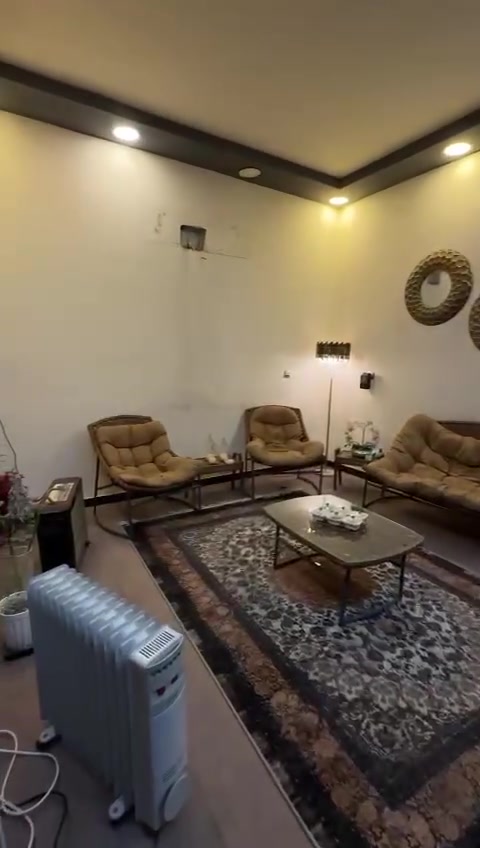 عروض ايجار مميزة ⛔️
منطقة المنصور :⬇️
دار للايجار يصلح سكني او تجاري عوائل
موظفين موظفات
مساحة : ٥٠ متر ركن
محتويات الدار : الطابق الارضي صالة
ومطبخ وصحيات ومنور
الطابق الثاني غرفتين نوم مع بالكون
الطابق الثالث غرفة وسطح
الايجار : مليون فقط
للاستفسار : ***********

- ⛔️شقق حديثة للايجار حي العربي قرب الخاصكي موقع مميز وشقق راقية فقط ٨٠٠ الف ( حصرا عوائل)

⛔️تتوفر ايضا شقق مؤثثة ، 
وشقق للعمالة الاجنبية بانسب الاسعار 

***********

