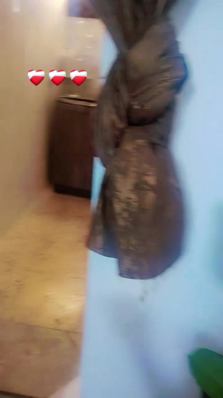 بيت الايجار قاطين يحتوي عل 4 غرف واستقبال ومطبخ وحمامات 2 وتواليت خارجي منطقه الافين قريب عل سعره 7000 رقم ***********
