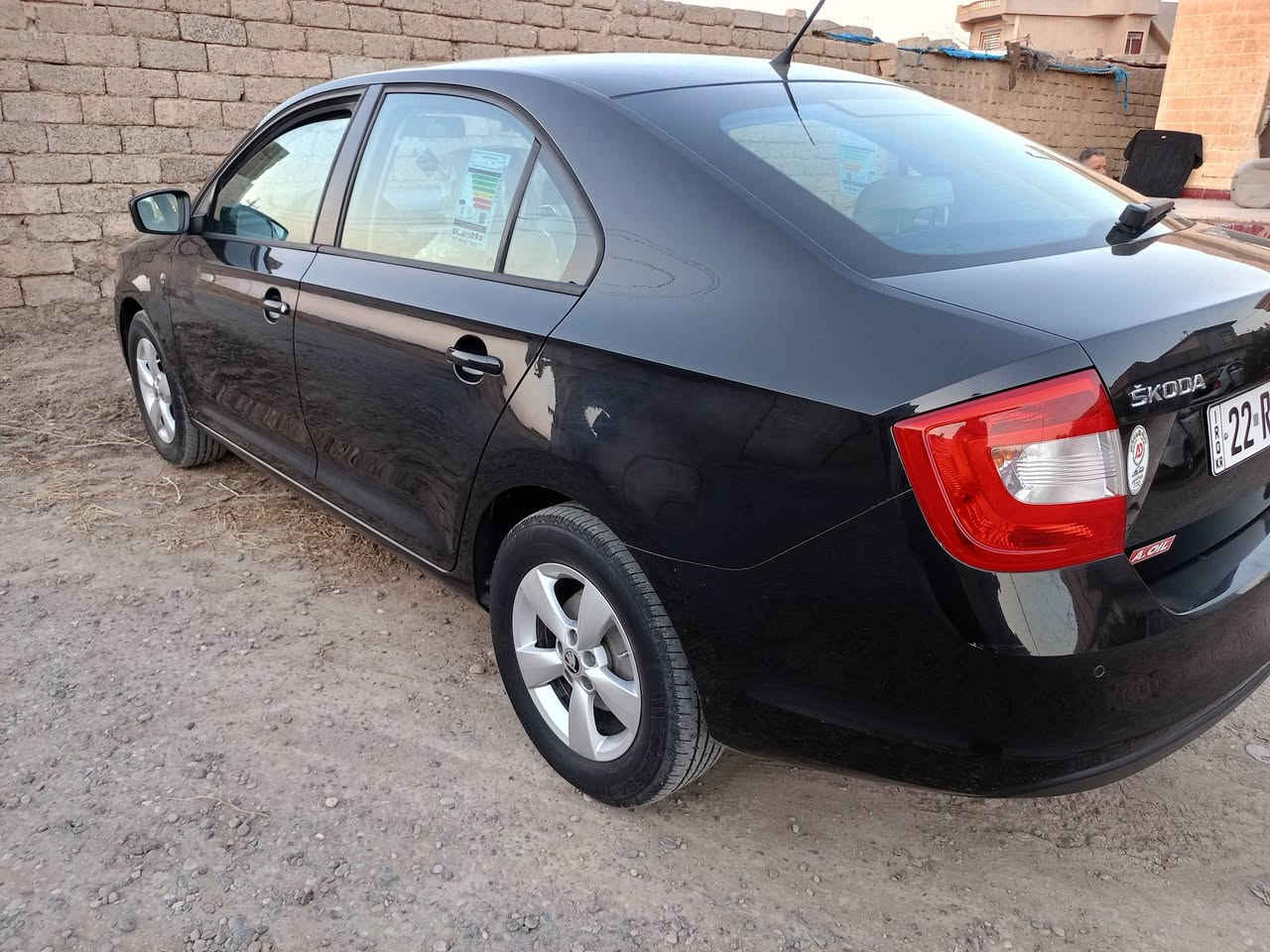 سلام عليكم سكوده للبيع موديل 15 رقم اربيل سنويه جديد هزه فحص جديد بسمي طخم تيرات جديد صدر امامي خليفي جديد تحكمات ستيرن تثبيت سرعه ماشيه 155 
سيارة بلا صبغ محرك مامفتوح لا صرف ولا نفخ 
رقم الهاتف ***********

سعر 86
