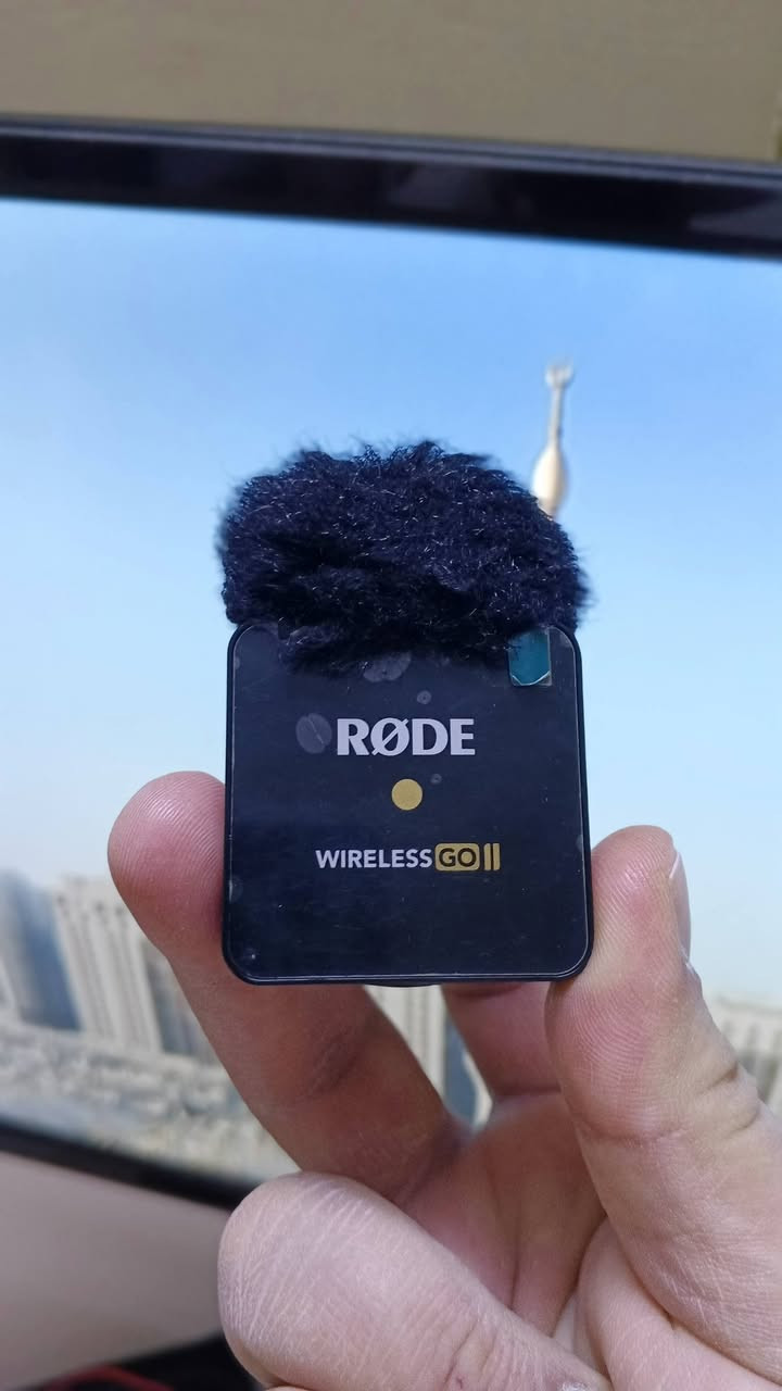 ‏سلام عليكم للبيع نك مايك الاحترافي من شركة RODE
‏rode wireless go ii ثنائي  
‏نضيف جداً استخدام قليل مثل ما موضح بالصورة تجي تفحص بيدك كارتونه وكل غراضه اتصل ودلل مكاني بغداد لا يتوفر توصيل 
‏الاتصال ***********
